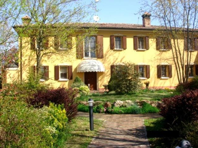 La Corte Del Cavaliere Bed & Breakfast Калдерала ди Рено Екстериор снимка