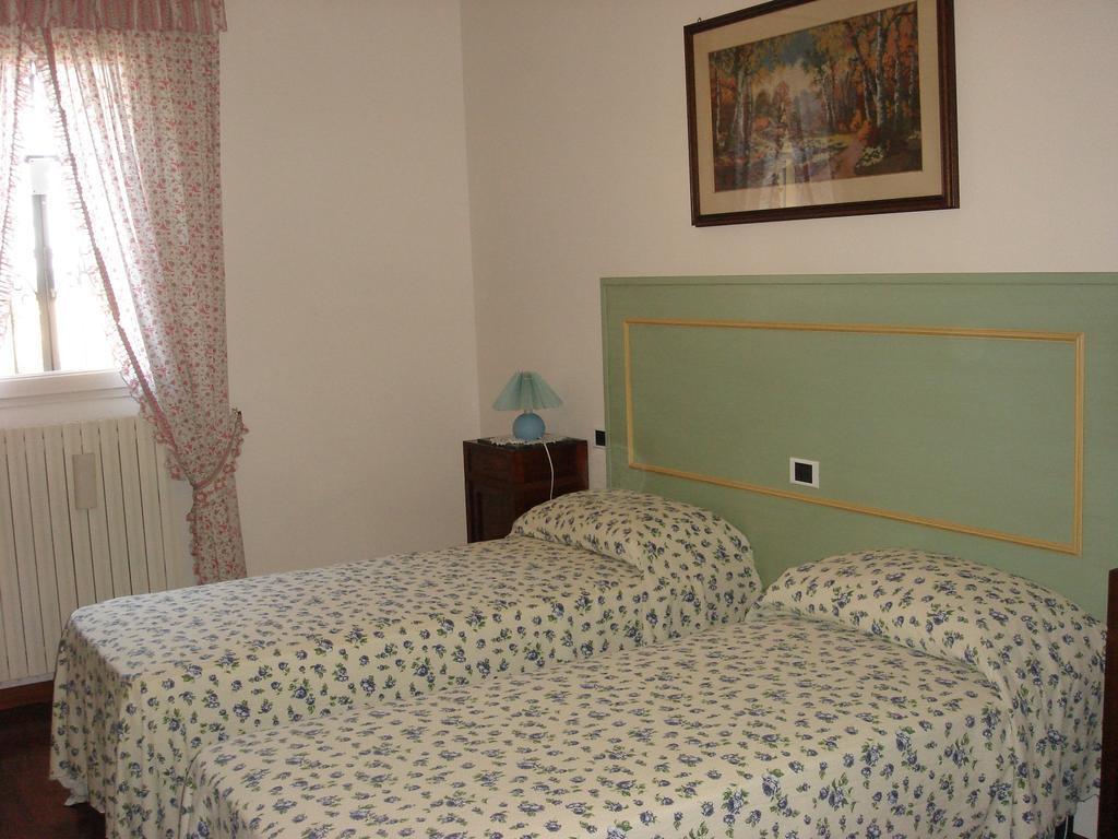 La Corte Del Cavaliere Bed & Breakfast Калдерала ди Рено Стая снимка