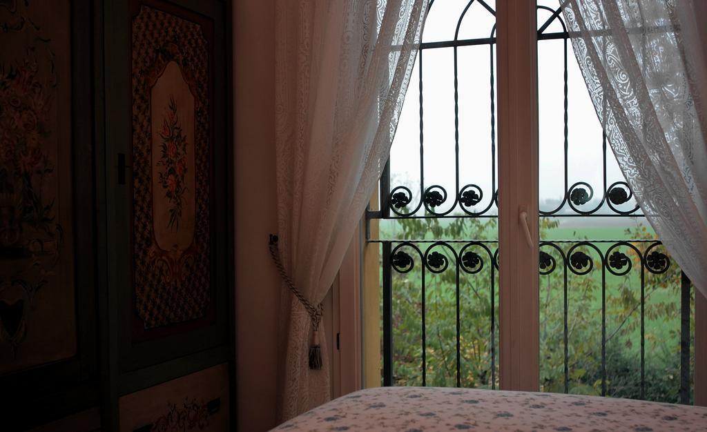 La Corte Del Cavaliere Bed & Breakfast Калдерала ди Рено Стая снимка